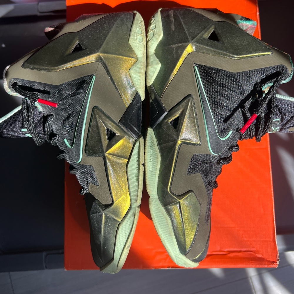 Nike Lebron 11 XI Kings Pride Parachute Gold 616175-700 GS Size 5